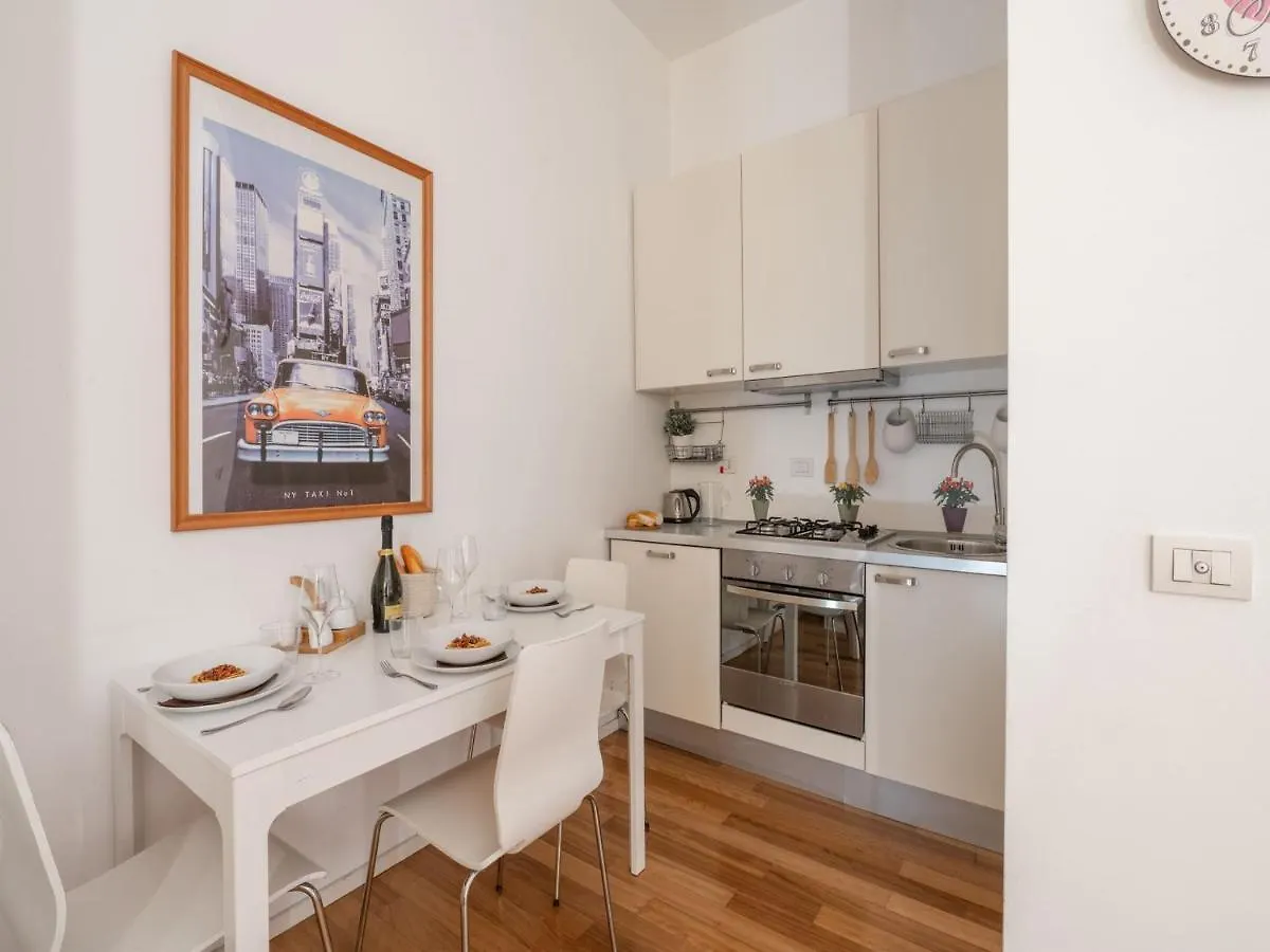 The Best Rent - Comfortable One Bedroom Apartment In Milan Downtown