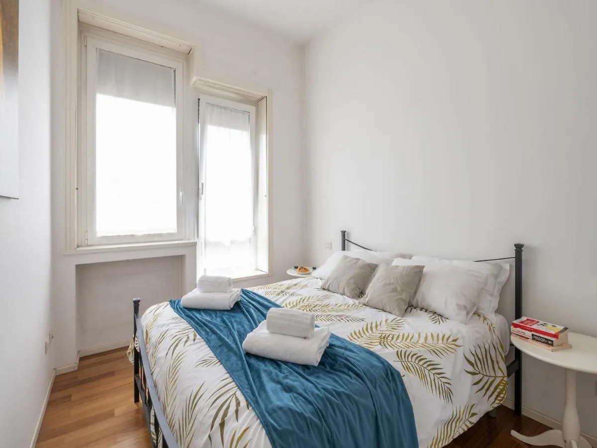 The Best Rent - Comfortable One Bedroom Apartment In Milan Downtown