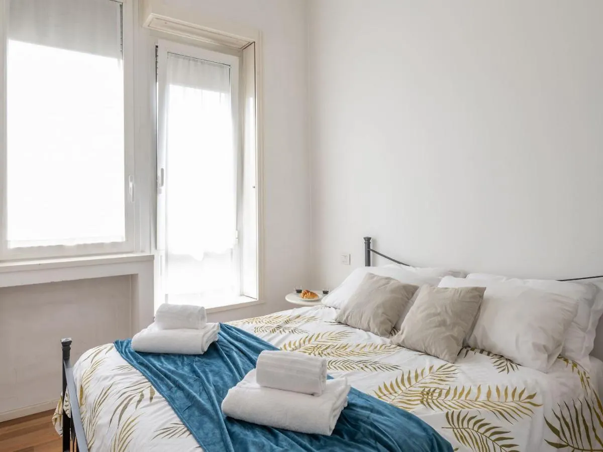 The Best Rent - Comfortable One Bedroom Apartment In Milan Downtown