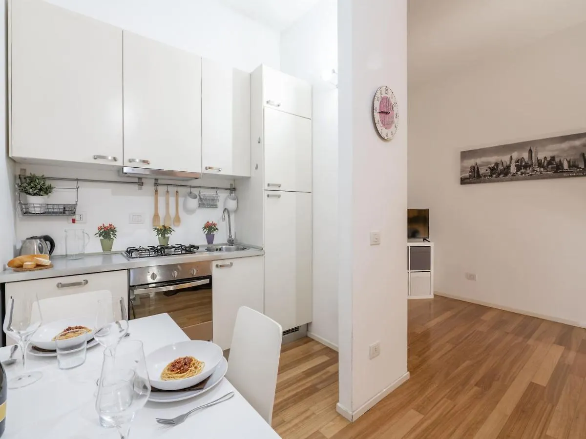The Best Rent - Comfortable One Bedroom Apartment In Milan Downtown Italy