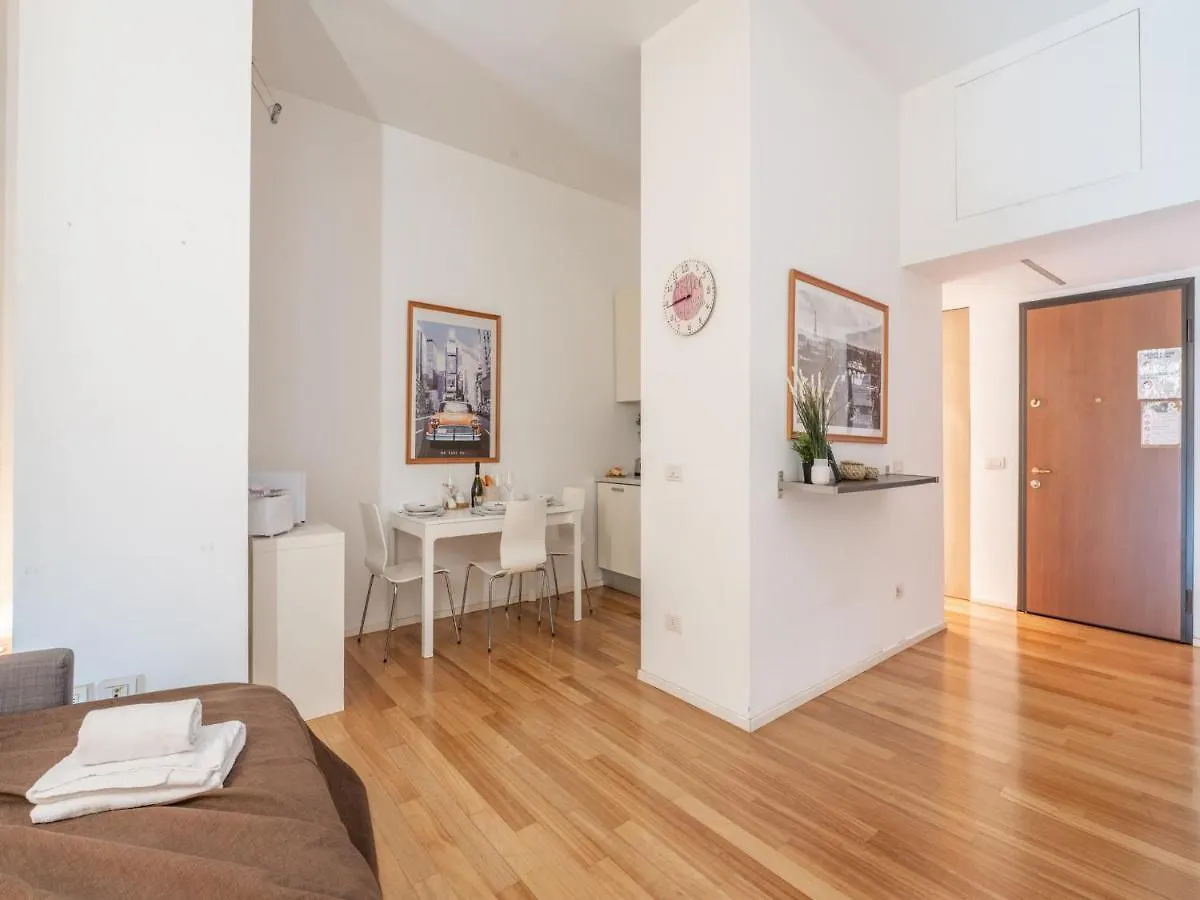 The Best Rent - Comfortable One Bedroom Apartment In Milan Downtown Italy